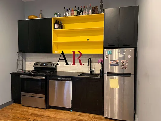 Rented by Lev Mavashev, LREB | media 32