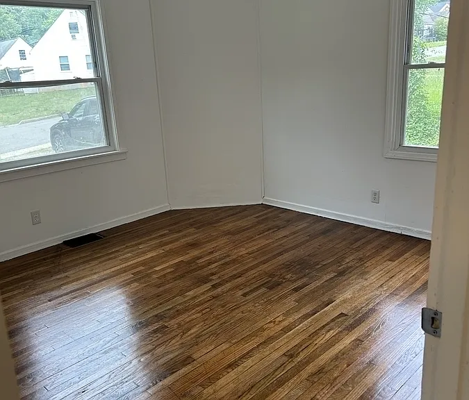 1006 William Dr — Photo 6