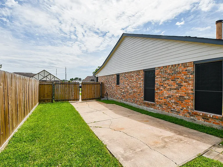 13910 Bonnercrest Dr — Photo 19
