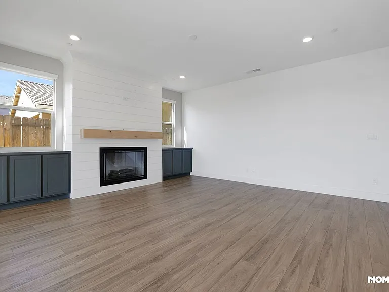 12925 Knightsbrook Ave — Photo 8