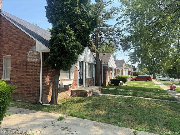 3rd image of 13600 Rosemont Ave