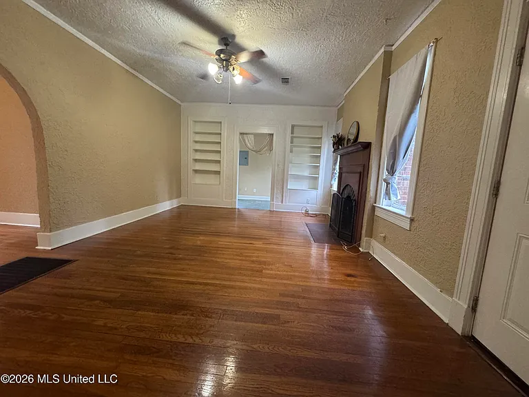 428 Decelle St — Photo 5