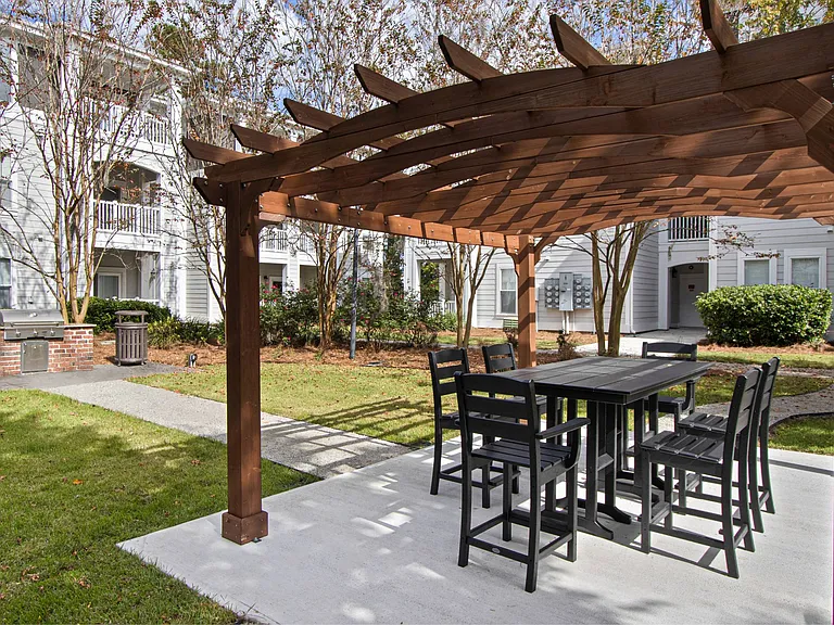 1000 West, Charleston, SC, Courtyard