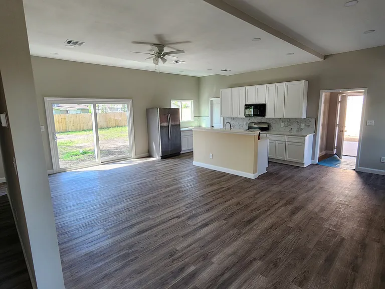 3626 Sunbeam St — Photo 4
