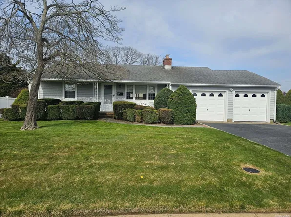 11 Huron Avenue, Massapequa, NY 11758