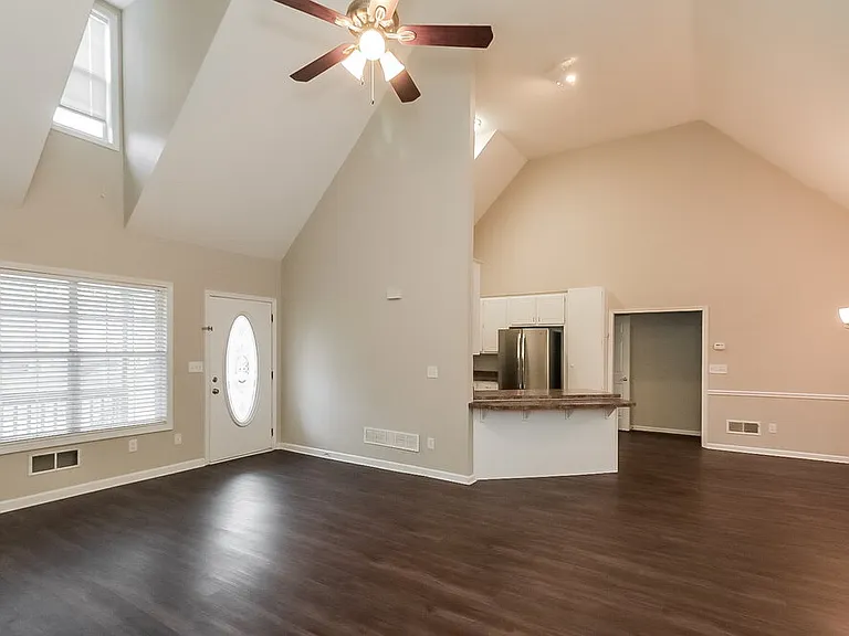 128 Alexander Dr — Photo 8