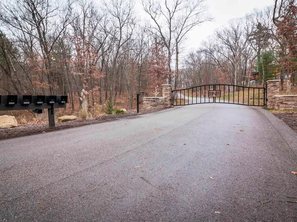 8844 Edlyn Ln NE, Ada, MI 49301