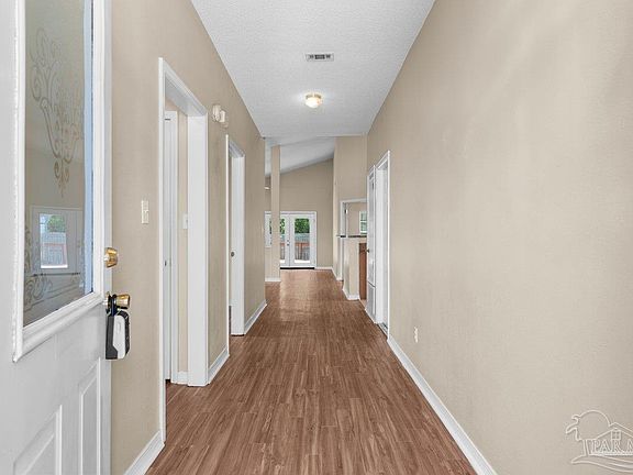 4th image of 833 Ladner Dr