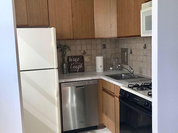 2nd image of 6515 Boulevard E #9H