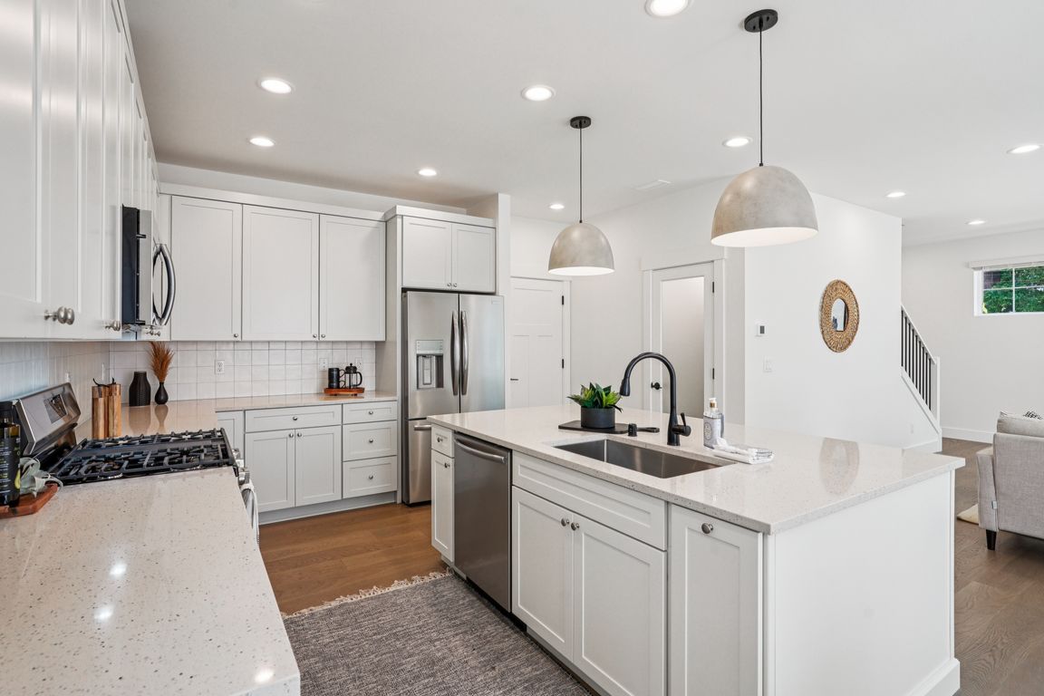 222nd St-S3007-016.jpg