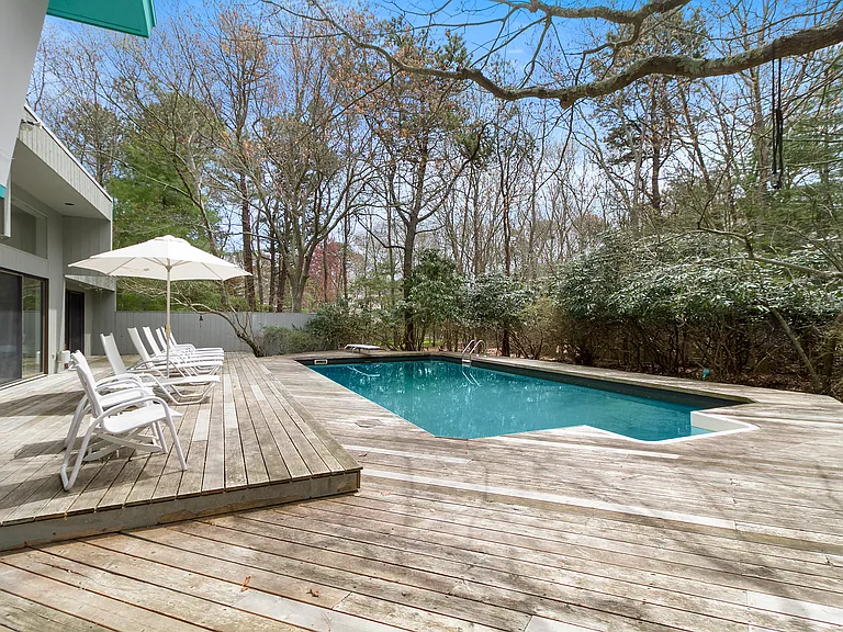 15 Fernwood Dr — Photo 3