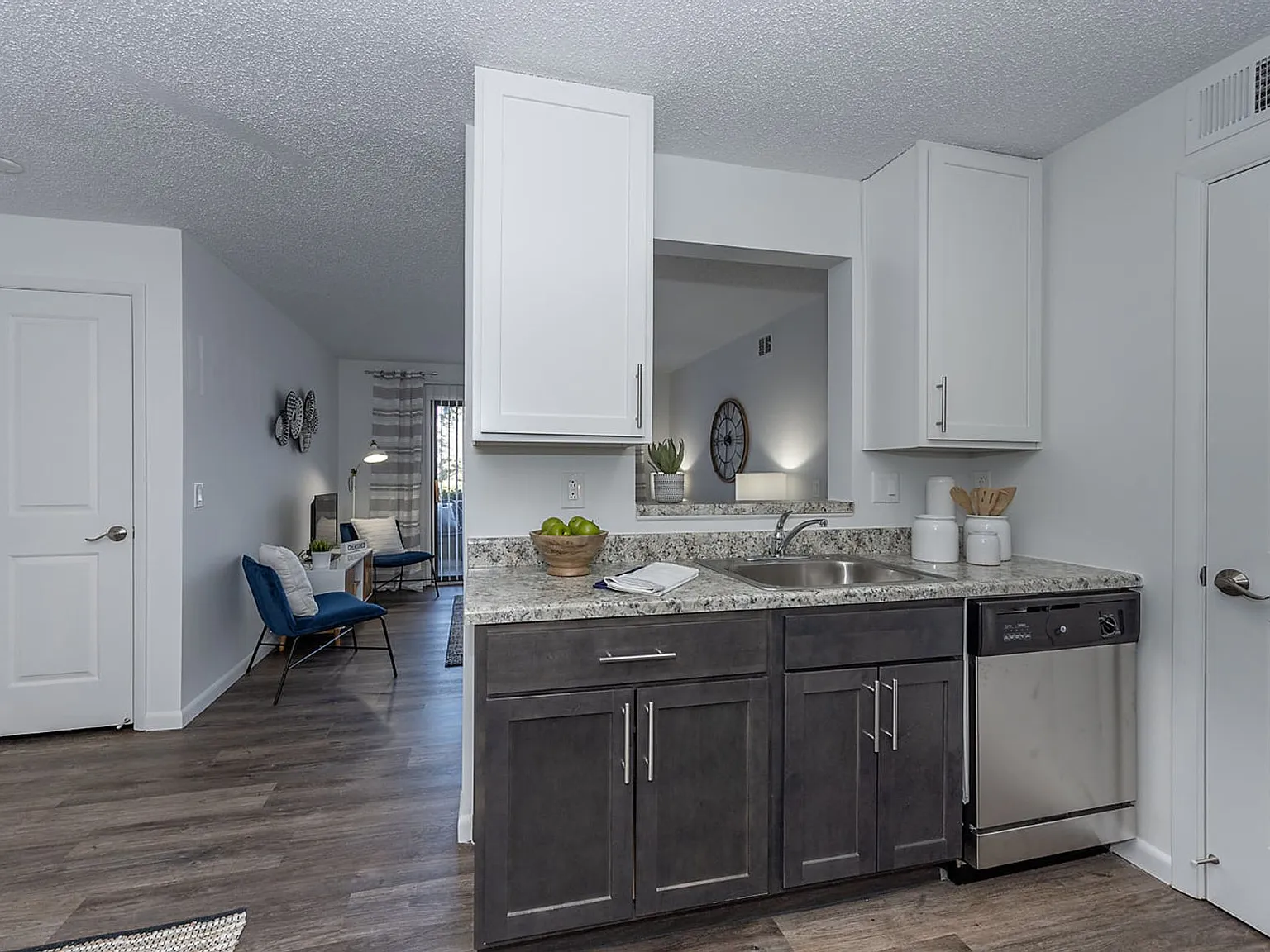 Love Where You Live: Modern 2- and 3-Bedroom Apartments in Beavercreek — Photo 2