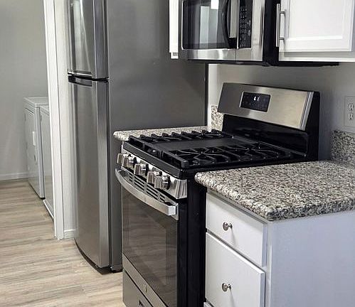 3rd image of 950 Ven Mls #523