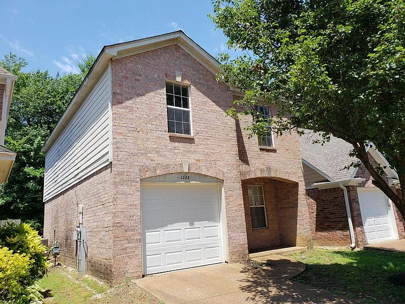 3 bed, 2.5 bath, 1250 sqft, $1,475 — Photo 1