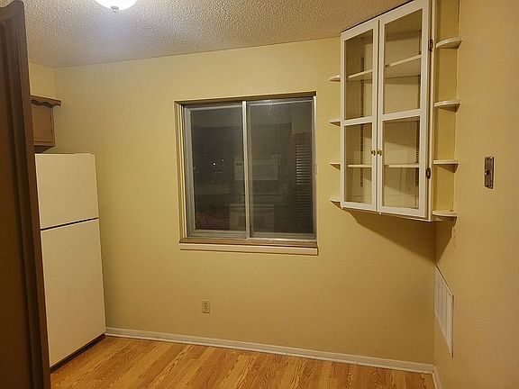 Eat-in Kitchen