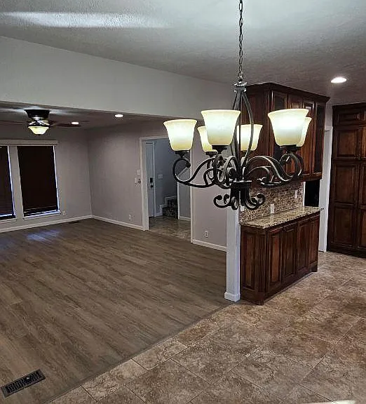2308 Shady Tree Ln — Photo 7