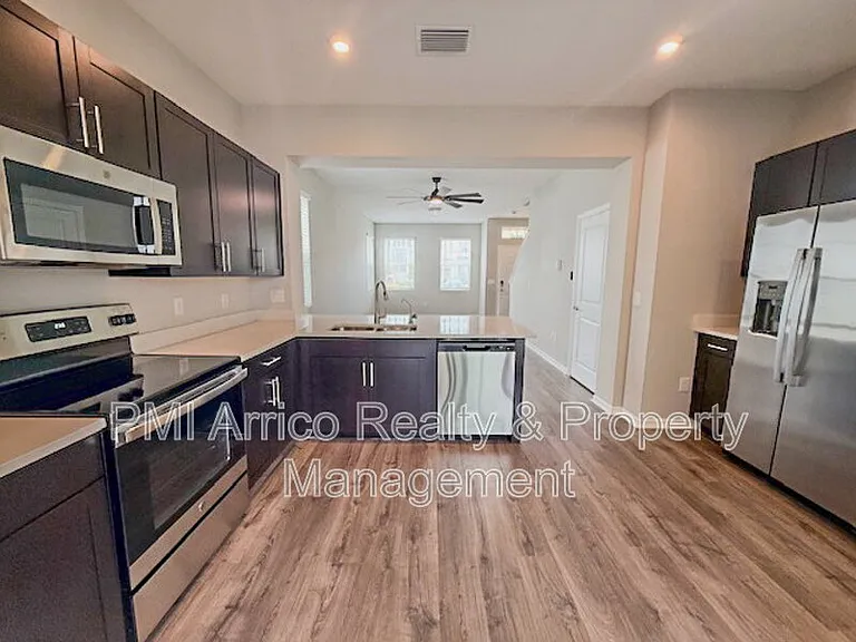 6334 Fairmont Ln — Photo 7