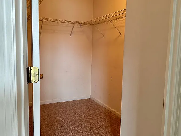 105 E Coopers Ct — Photo 12