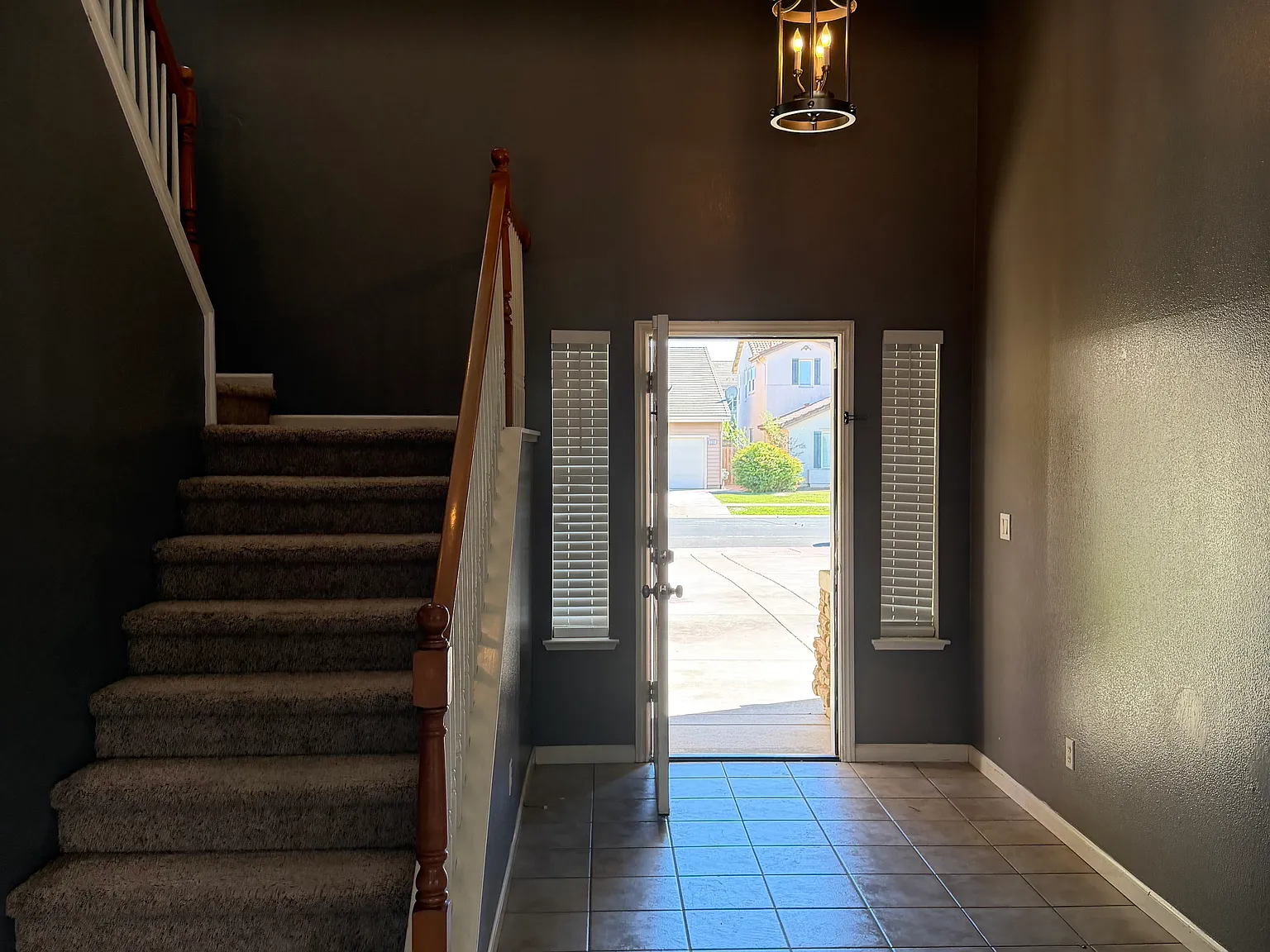 4 bed, 2.5 bath, 2659 sqft, $3,200 — Photo 4