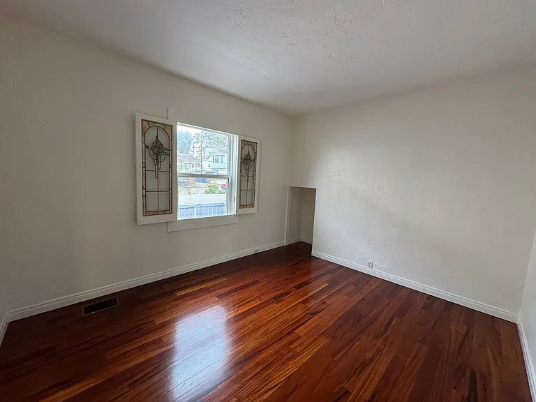 1527 Golden Ave — Photo 34