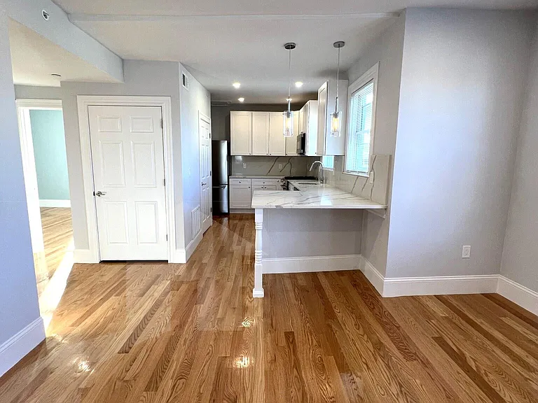 75 Winchester St — Photo 5