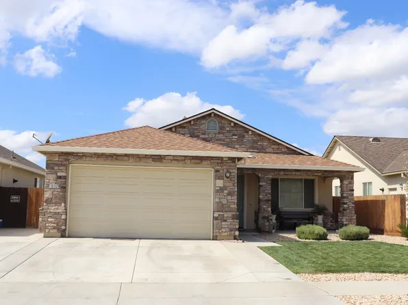 1332 Greenbrier Dr, Hanford, CA 93230
