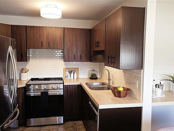 5th image of 142 BLAKE PLACE