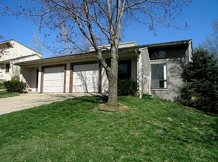 Left side of this duplex with 2br 2ba FOR RENT for $875/mo 