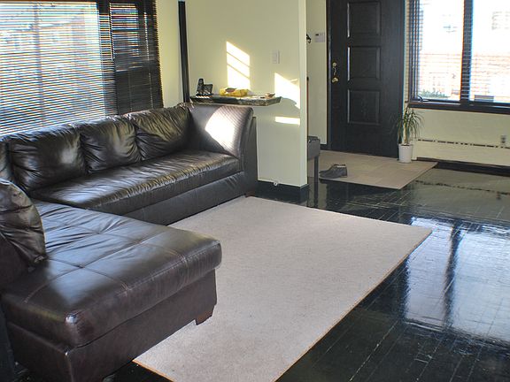 3rd image of 377 Pulaski Ave
