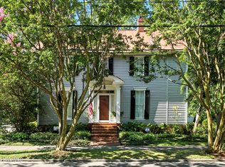111 W Queen St, Edenton, NC 27932