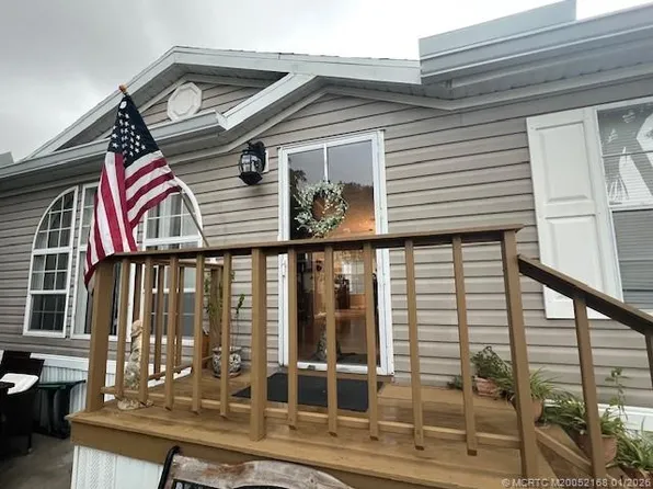 2401 NW 21st Ter, Boynton Beach, FL 33436