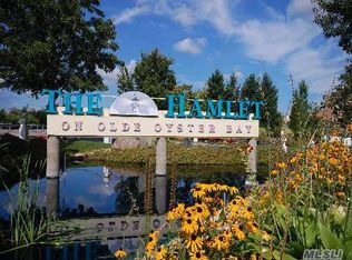 142 Carriage Ln, Plainview, NY 11803