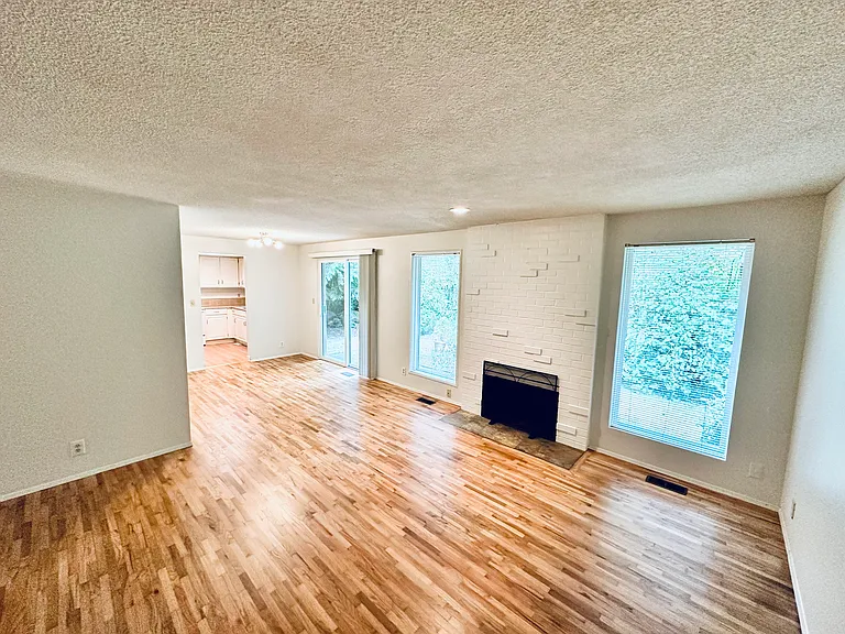 16675 SE 17th St — Photo 6