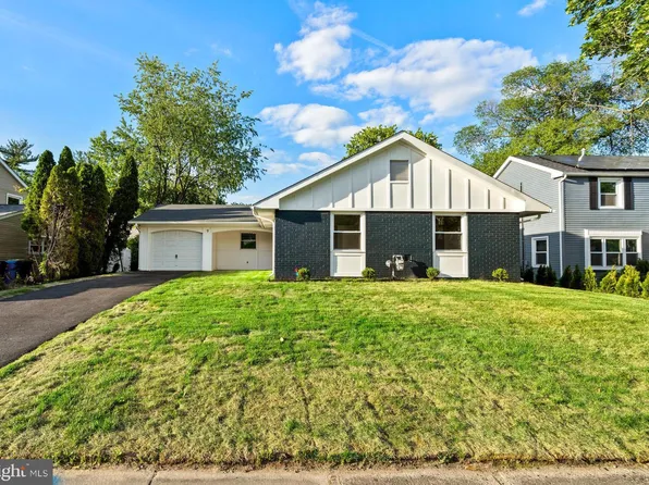 9 Pensdale Ln, Willingboro, NJ 08046