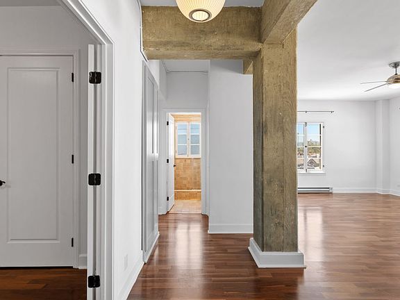 3rd image of 109 N Sycamore Ave APT 305