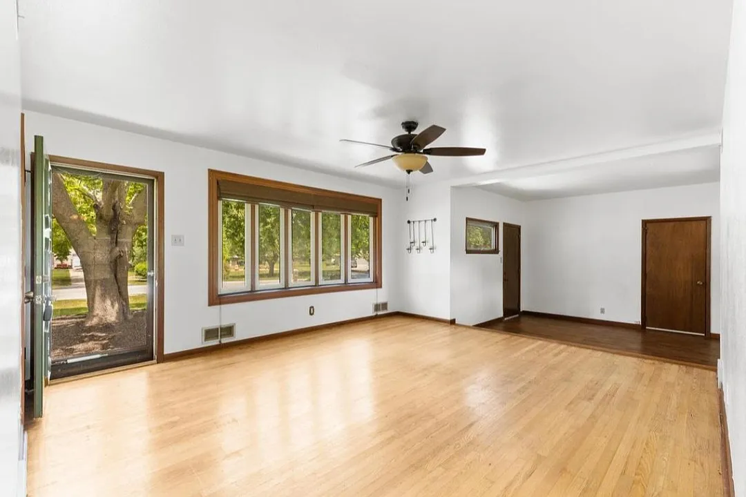 3 bed, 1876 sqft, $2,800 — Photo 4