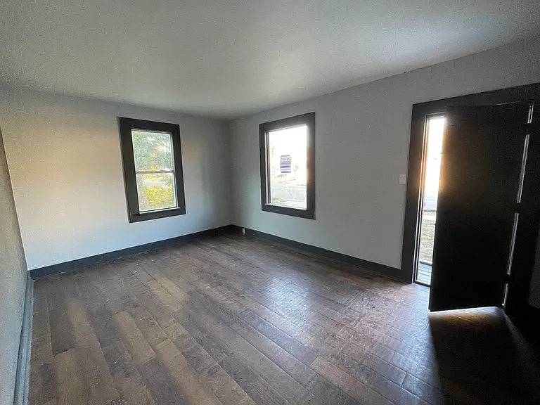 1209 N Main St — Photo 6