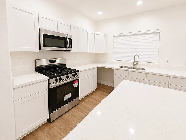 15238 W Custer Ln — Photo 5