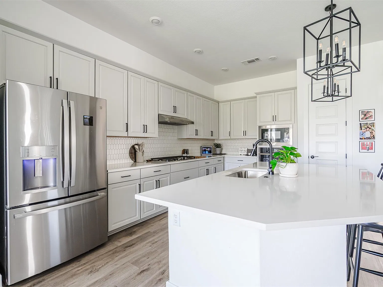 3 bed, 2.5 bath, 2198 sqft, $3,300 — Photo 4