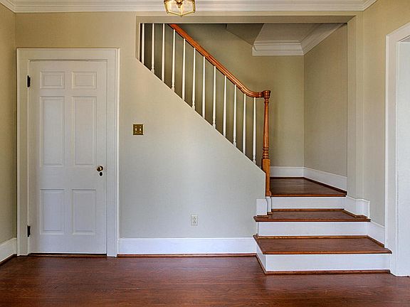 3rd image of 3601 Hillvale Cir
