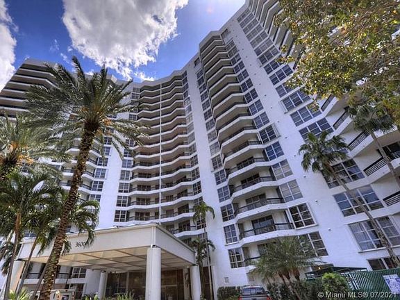 4th image of 3600 Mystic Pointe Dr APT 815