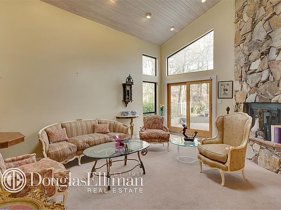 2nd image of 201 Northwood Ct