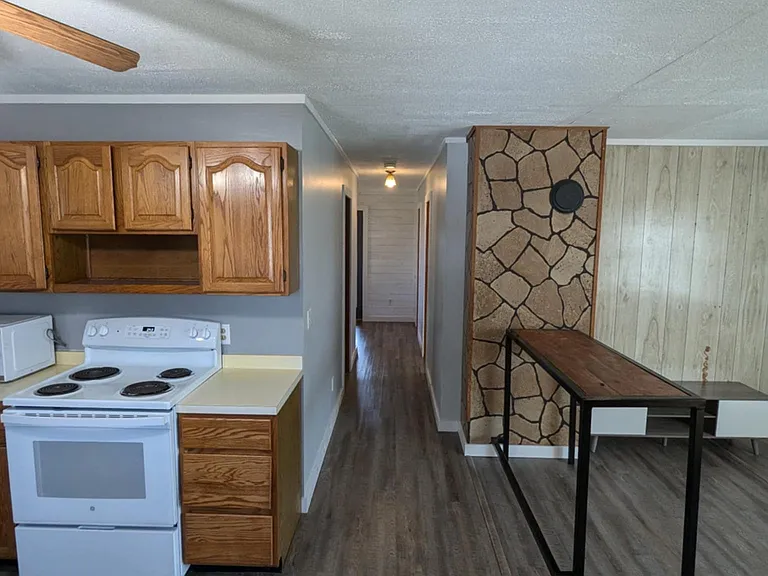 1518 Border Rd — Photo 7