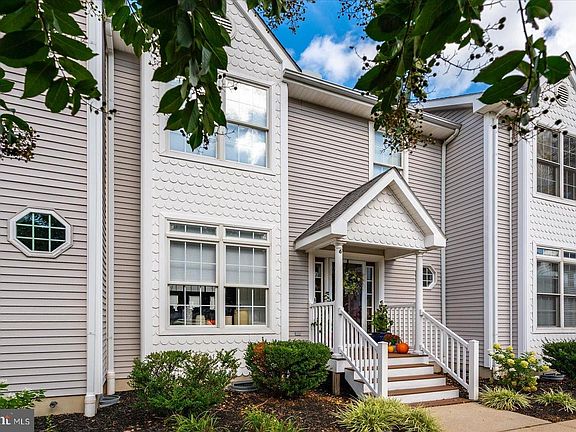 3rd image of 10050 Golf Course Rd Unit 6