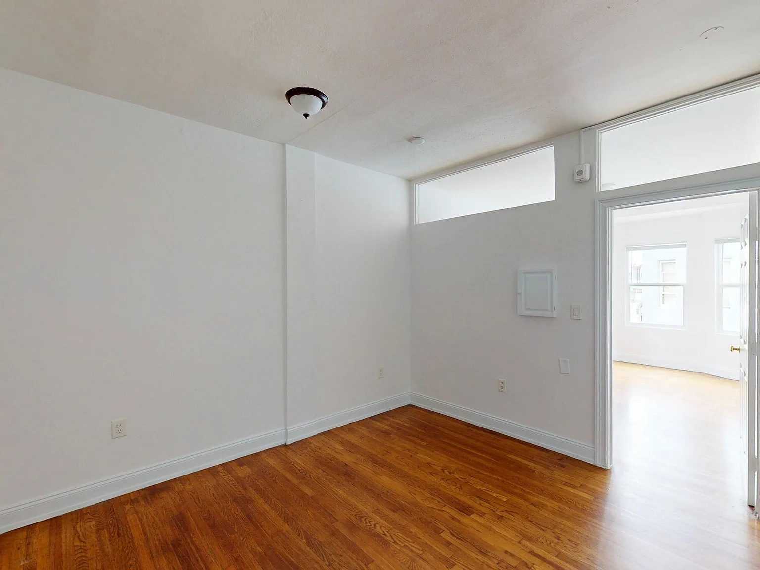 Charming 1BR in Central San Francisco | Pet Friendly | Shared Laundry — Photo 4