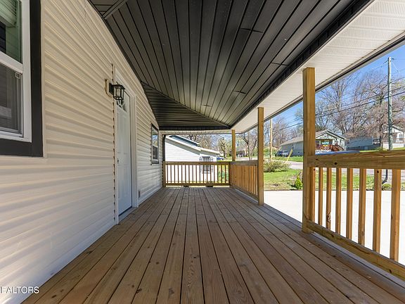2nd image of 4205 Tomlinson St