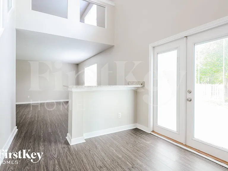 7025 Village Oaks Dr — Photo 6