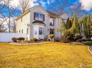 9 Golden Valley Dr, North Brunswick, NJ 08902