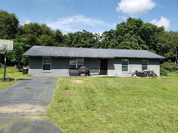 2nd image of 916 Jacaranda Dr