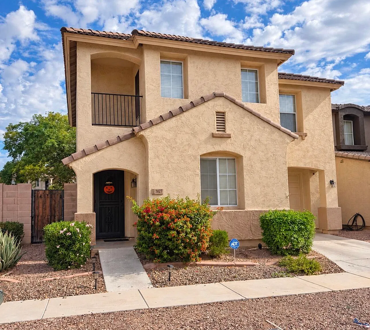 4 bed, 2.5 bath, 1569 sqft, $2,300 — Photo 2